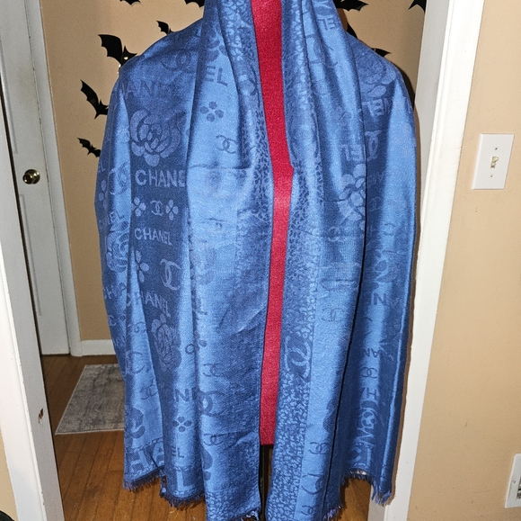 CHANEL Blue Stole Scarf NWT - Picture 4 of 8